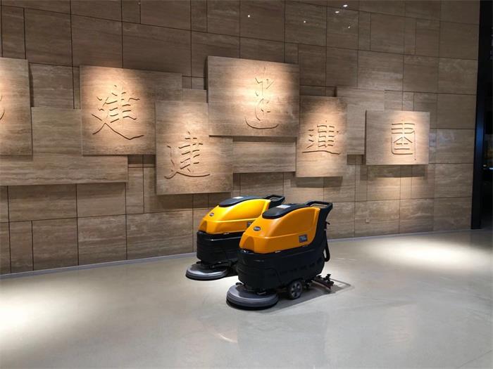 銘創(chuàng)M55手推式洗地機服務于寫字樓
