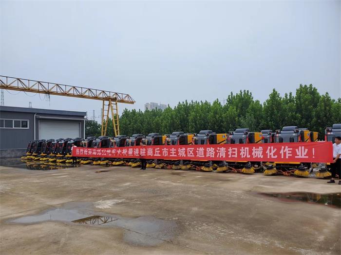 銘創(chuàng)C200全封閉式道路清掃車服務于商丘主城區(qū)環(huán)衛(wèi) 銘創(chuàng)C200全封閉式道路清掃車服務于商丘主城區(qū)環(huán)衛(wèi)