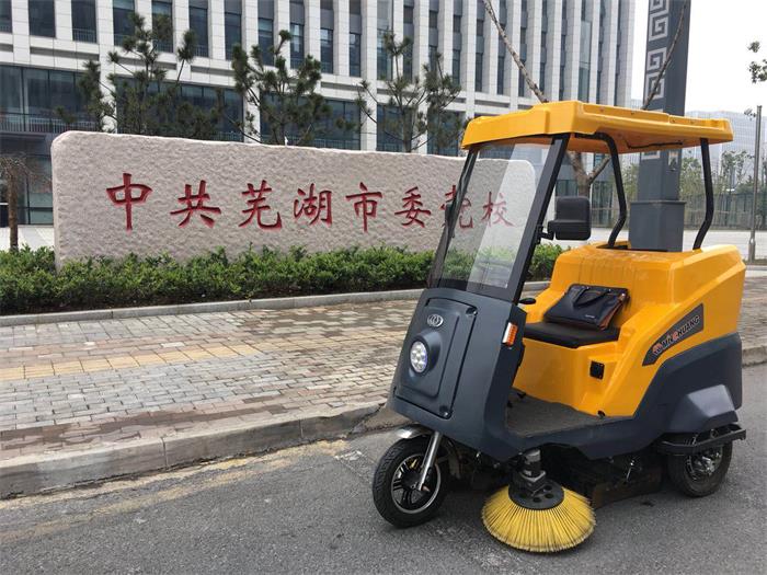 銘創(chuàng)C170半封閉式道路清掃車服務(wù)于蕪湖政府機(jī)關(guān) 銘創(chuàng)C170半封閉式道路清掃車服務(wù)于蕪湖政府機(jī)關(guān)