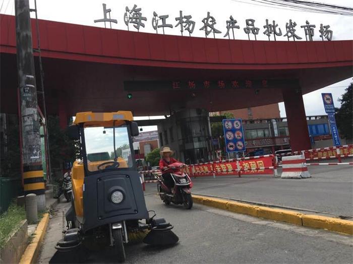 銘創(chuàng)C170半封閉式道路清掃車(chē)服務(wù)于上海某農(nóng)產(chǎn)品市場(chǎng) 銘創(chuàng)C170半封閉式道路清掃車(chē)服務(wù)于上海某農(nóng)產(chǎn)品市場(chǎng)