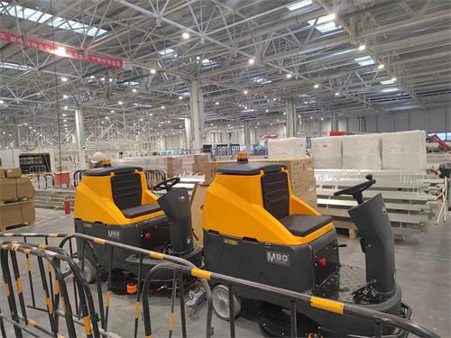 南博M90駕駛式洗地機(jī)服務(wù)于蕪湖某工廠車間