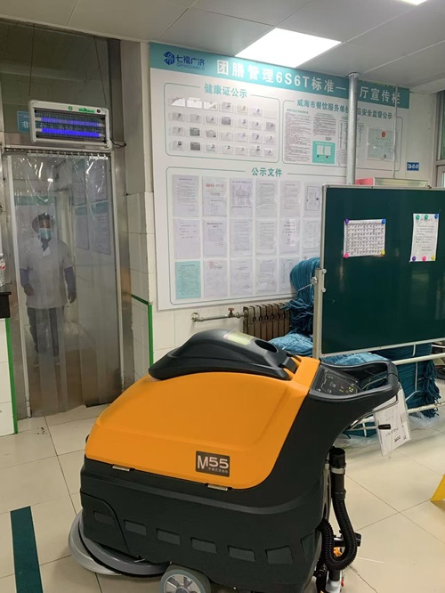 南博M55手推式洗地機(jī)服務(wù)于威海某學(xué)校